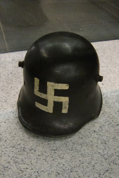 File:Pre-Nazi Swastika. Stahlhelm M 1916 mit Hakenkreuzbemalung. Marinebrigade Ehrhardt. Lüttwitz-Kapp-Putsch 1920. Deutsches Historisches Museum.jpg