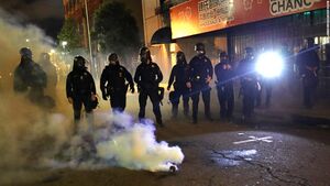 Oakland-george-floyd-protests-officers.jpg